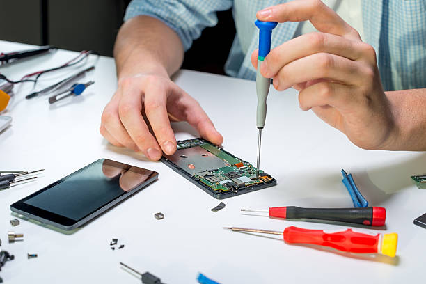 How to Revive a Dead Cell Phone at a Phone Repair Store?