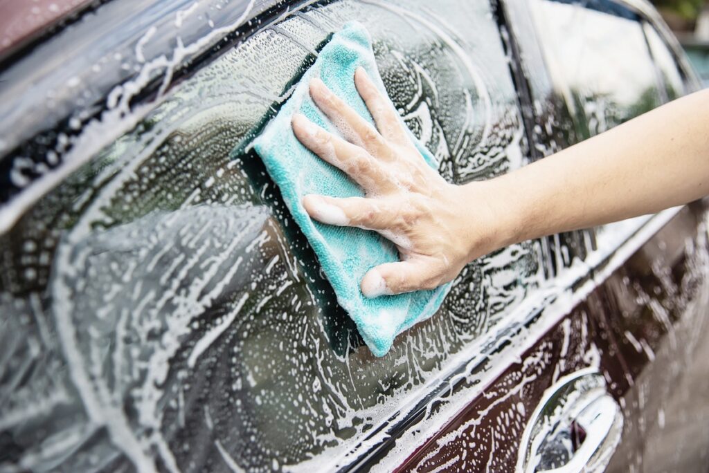 Improve Your Car’s Shine Using the Best Car Cleaning Clothes